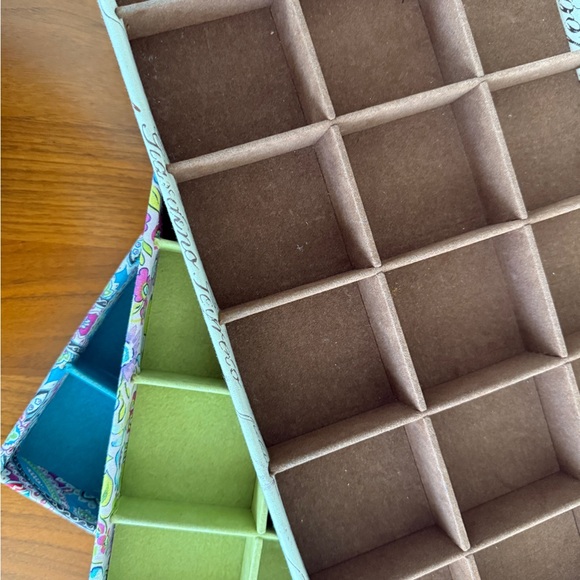 Raymond Waites Jewelry Organizer with 18 Compartments - Picture 8 of 9